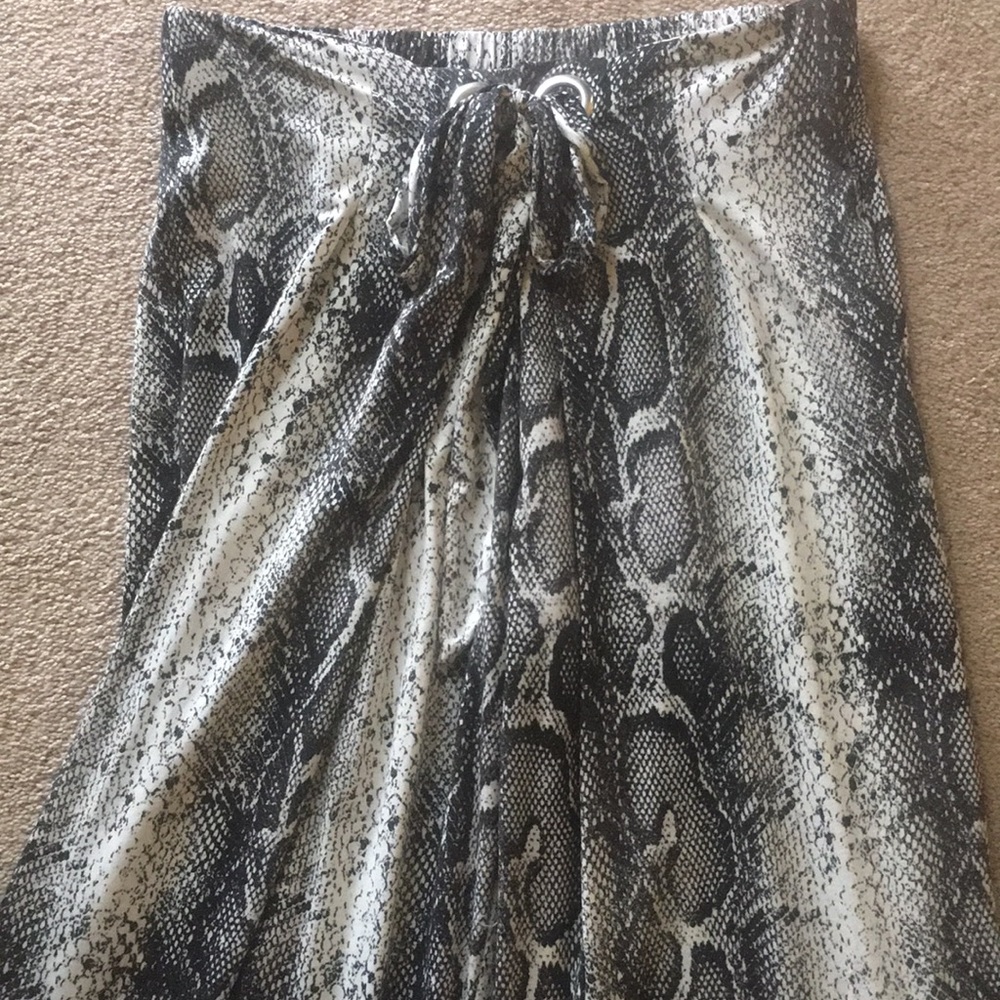 Goddess snakeskin jet black combo pants - Picture 11 of 13